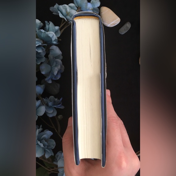 Scavenge The Stars - Owlcrate Signed First Edition - Book 1 - By Tara Sim - Hc - Picture 8 of 12